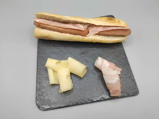 Perrito bacon y queso