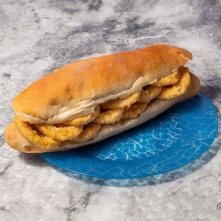 Bocadillo de pechuga rebozada completa