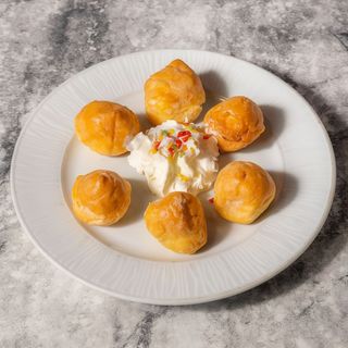 Profiteroles, tortitas o gofres con nata