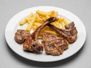 Chuletitas de cordero con patatas