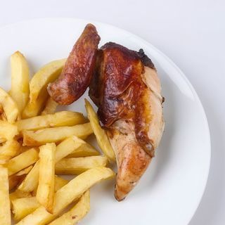 1/4 pollo a l'ast con patatas y ensalada