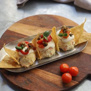 Crujiente de ensaladilla rusa trufada
