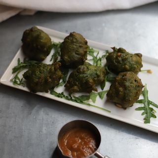 buñuelos de espinacas a la catalana
