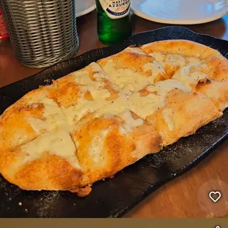 Pan de ajo con mozzarella 