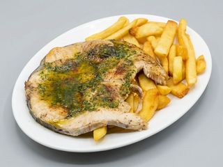 Marrajo a la plancha con patatas