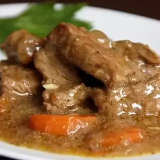 Vedella amb salsa