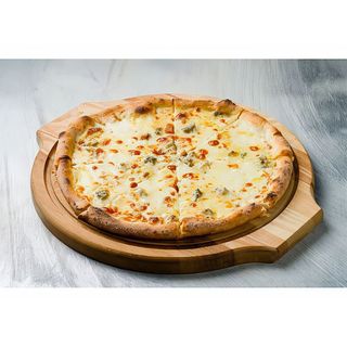 Pizza Quattro Formaggi (Cuatro tipos de quesos Italianos)