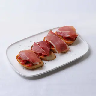 Pan Con Ajo Y Tomate Con Jamón Serrano