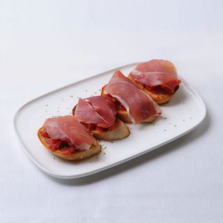 Pan Con Ajo Y Tomate Con Jamón Serrano