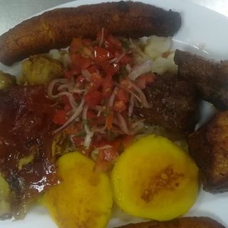 Plato Mixto Hornado Y Fritado