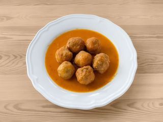Albóndigas en salsa de verduras 