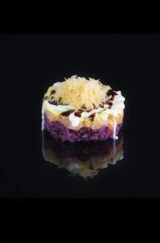 227. Black Rice Tartar De Salmón Aguacate (Ración)