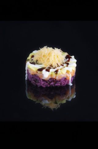 227. Black Rice Tartar De Salmón Aguacate (Ración)