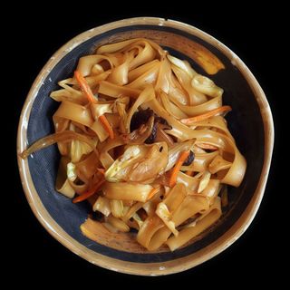 34. Yakikomemen Con Verduras (Ración)