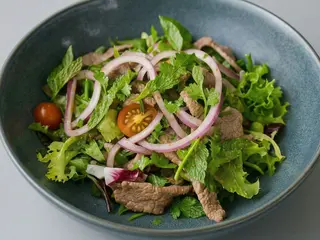 Ensalada laab nuea
