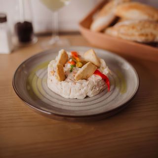 Ensaladilla rusa tradicional