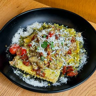 Ravioloni ai Porcini e Salsiccia