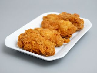 102. Alitas de pollo frito