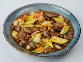 75. Ternera con salsa picante