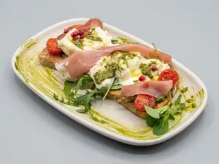 Tostada de Burrata