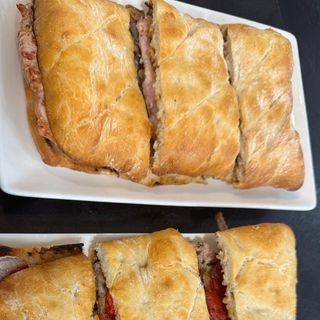 Chapata de Lomo , queso y Pimientos