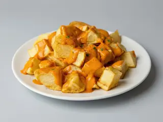 Patatas bravas (ración)