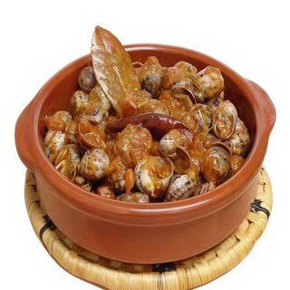 Caracoles con chorizo y jamón