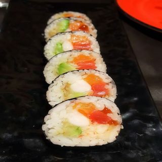 FUTOMAKI DE ATÚN Y SALMÓN (12 uds.)