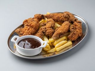 Tiras de pollo con patatas fritas (media ración)