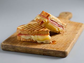 Sandwich bacon y queso