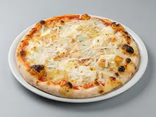 Pizza quattro formaggi
