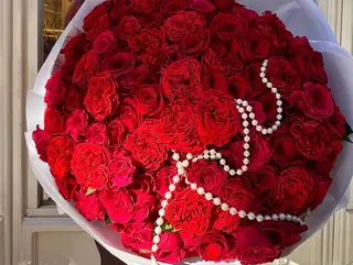 The Love Bomb - 101 Rosas Rojas