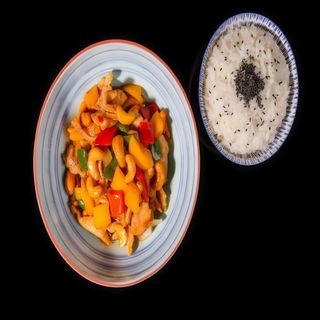 Gai pad med ma-muang