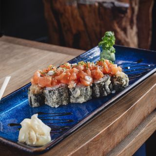 Shake tartar tempura maki cream roll (8 piezas)