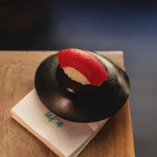 Nigiri maguro de atún (1 pieza)