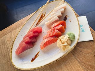 Sashimi maguro de atún (3 piezas)