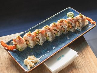 Sumokusamon uramaki (8 piezas)