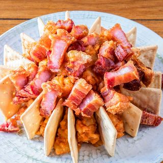 Patatas Revolconas  con torreznos de Soria 