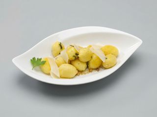 Ñoquis rellenos de gorgonzola y nueces a la salvia