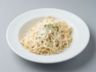 Espaguetis a los cuatro quesos