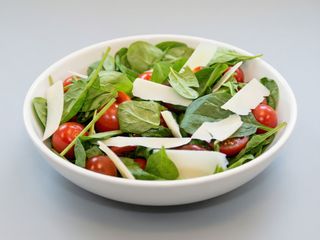 Ensalada de tomatitos, mozzarella y menta (200 g.)