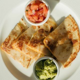 Quesadilla con pollo (ud.) 
