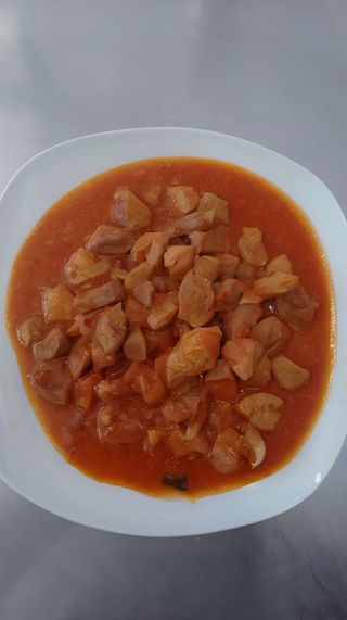 Media de carne con tomate recipiente  de 750cl 