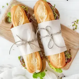 bocadillo de pechuga empanada