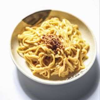 Tallarines en salsa de cacahuete