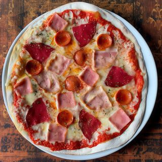 Pizza Charcutera (40 Cm.)
