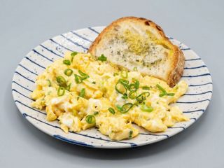 Huevos Fritos O Revueltos ( 2 huevos)