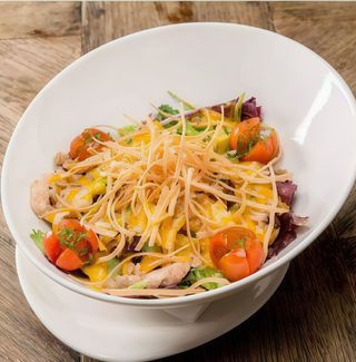 Ensalada con crujiente de maíz