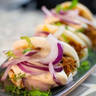 Baos de chochinita pibil