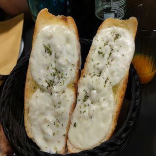 Pan de Ajo con Queso